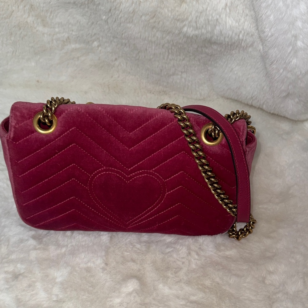 Gucci Pink Velvet Chevron Shoulder Bag with Gold Hardware - Picture 3 of 5